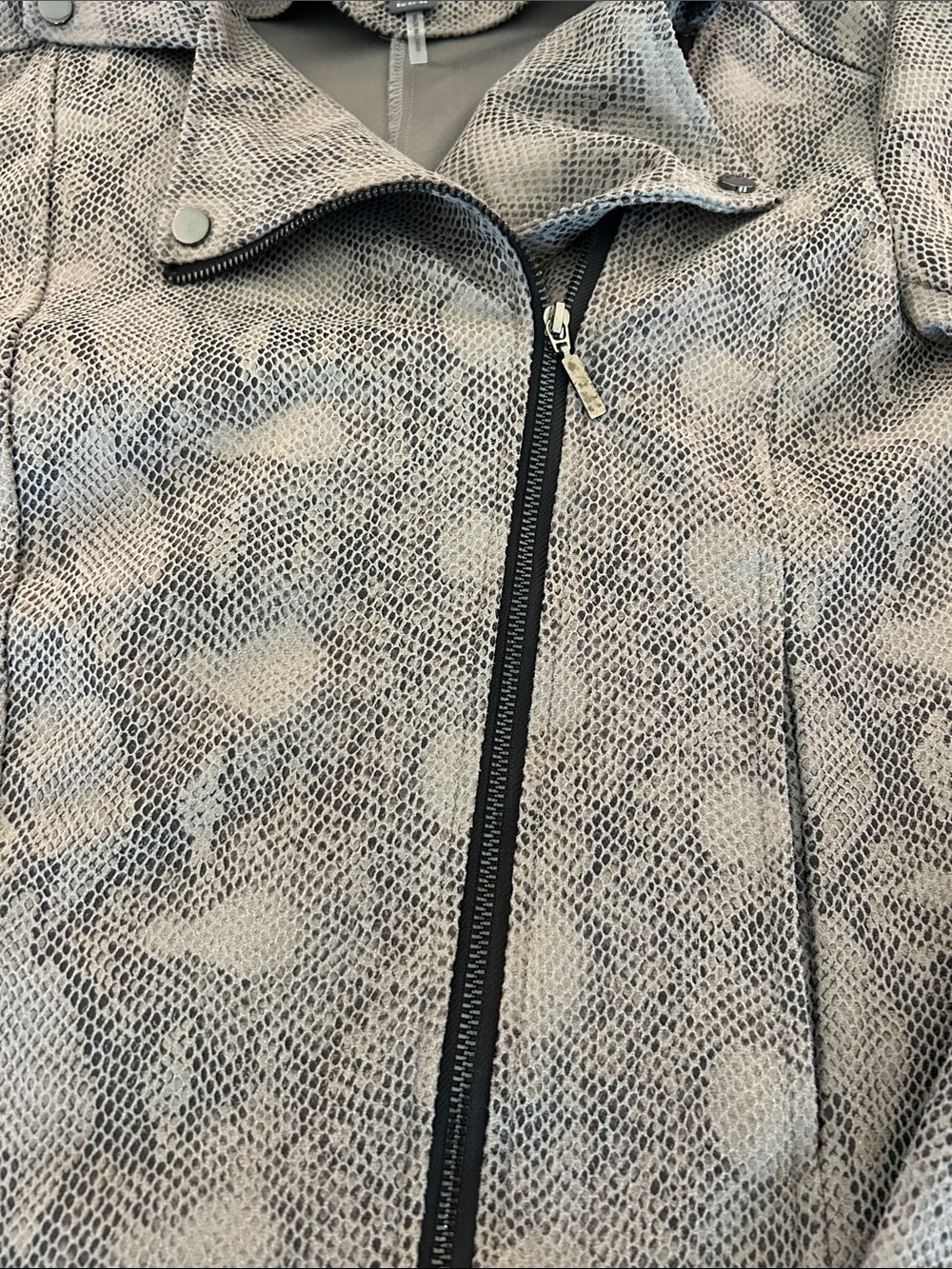 The Perfect Moto-Style Jacket…🤍🖤 - Picture 3 of 9